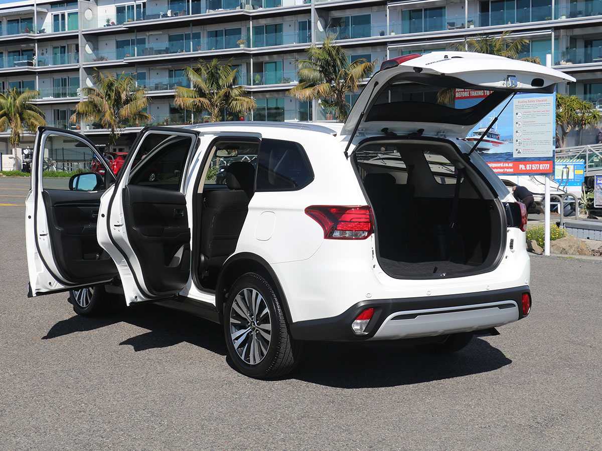 2022 Mitsubishi Outlander LS 2WD 2.4L Petrol 7 Seater