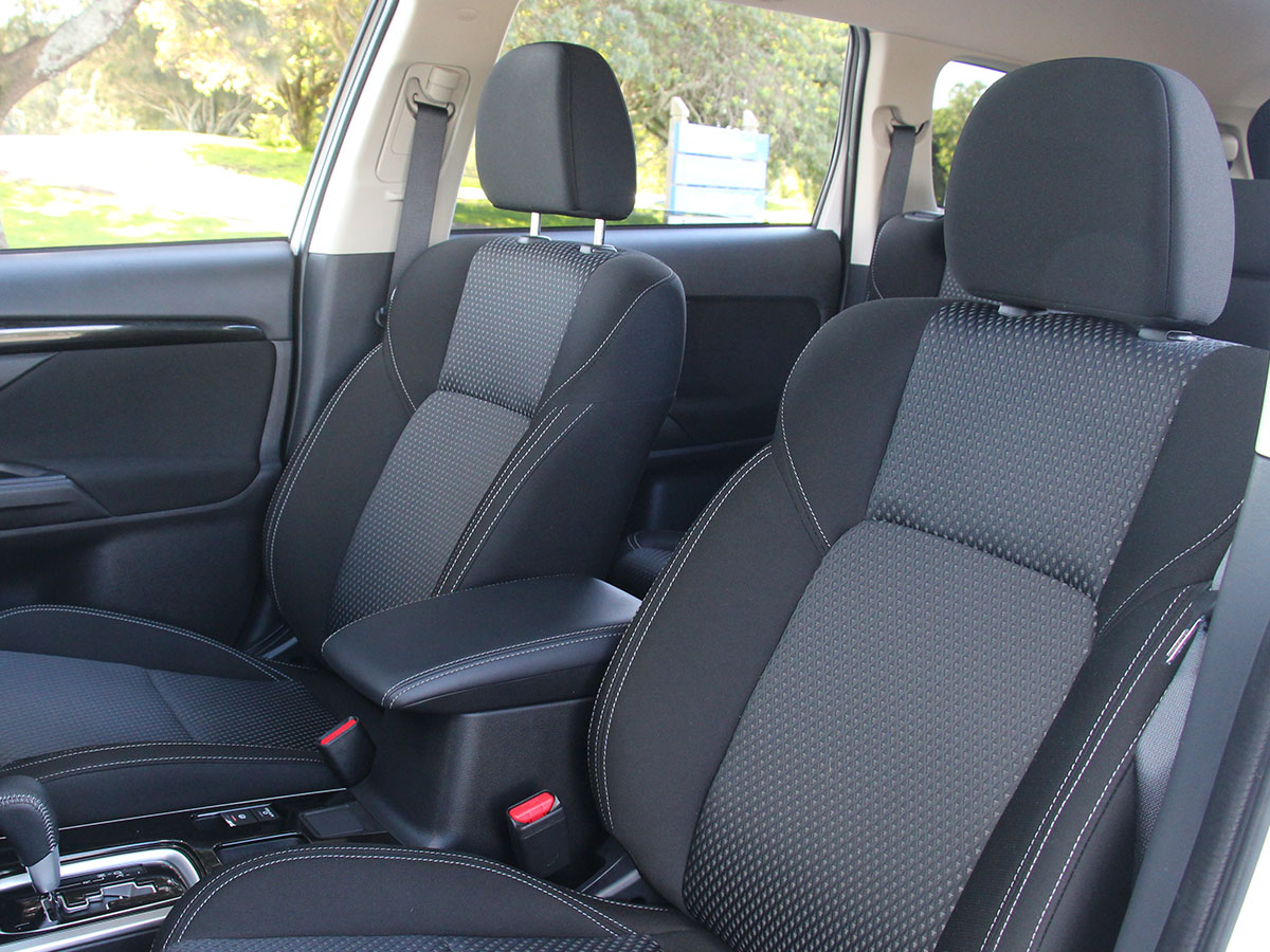 2022 Mitsubishi Outlander LS 2WD 2.4L Petrol 7 Seater