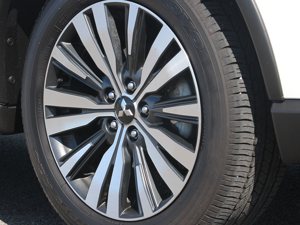 2022 Mitsubishi Outlander LS 2WD 2.4L Petrol 7 Seater