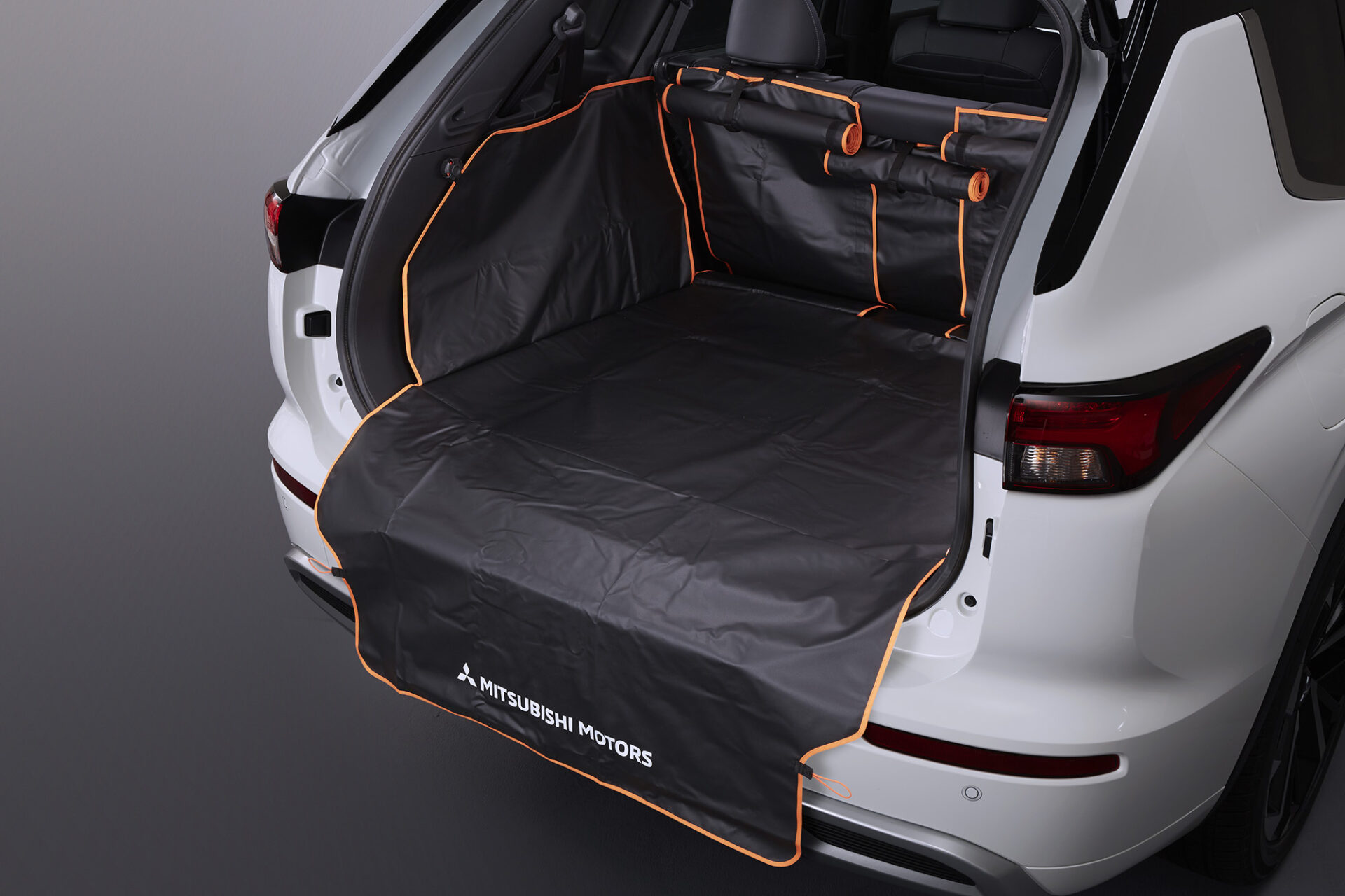 CARGO AREA COVER Bay City Mitsubishi