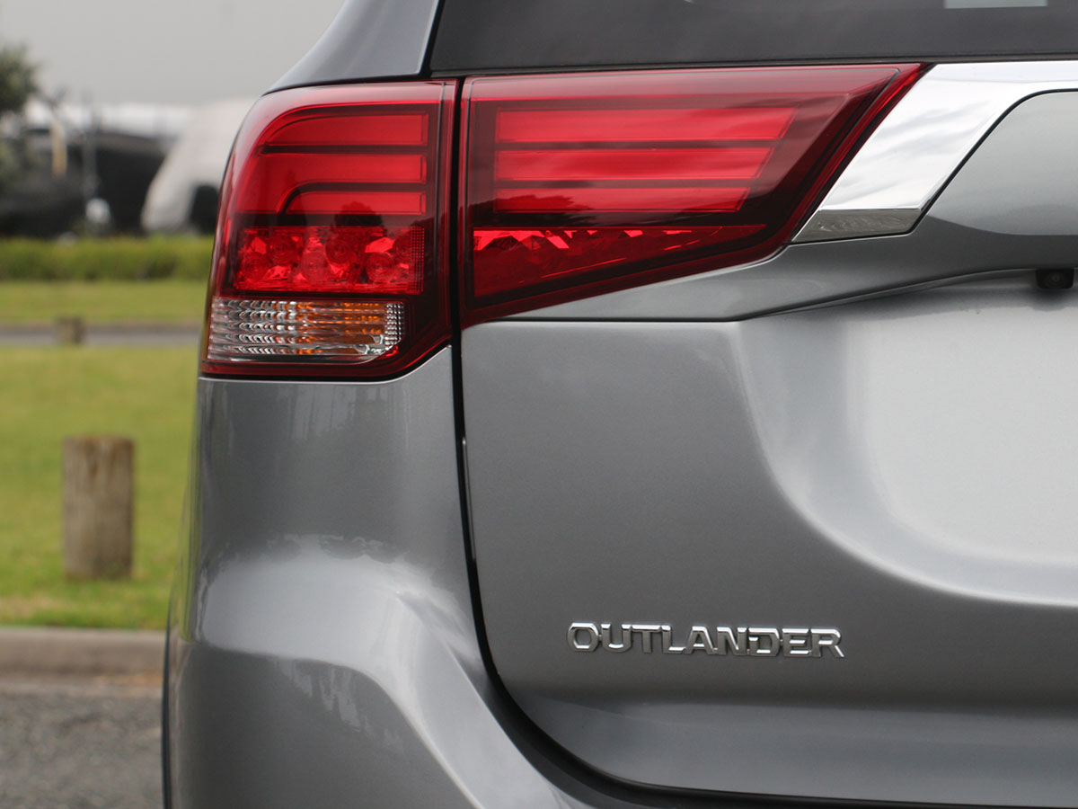 2017 Mitsubishi Outlander LS 2.4L Petrol 4wd 7 Seater Automatic