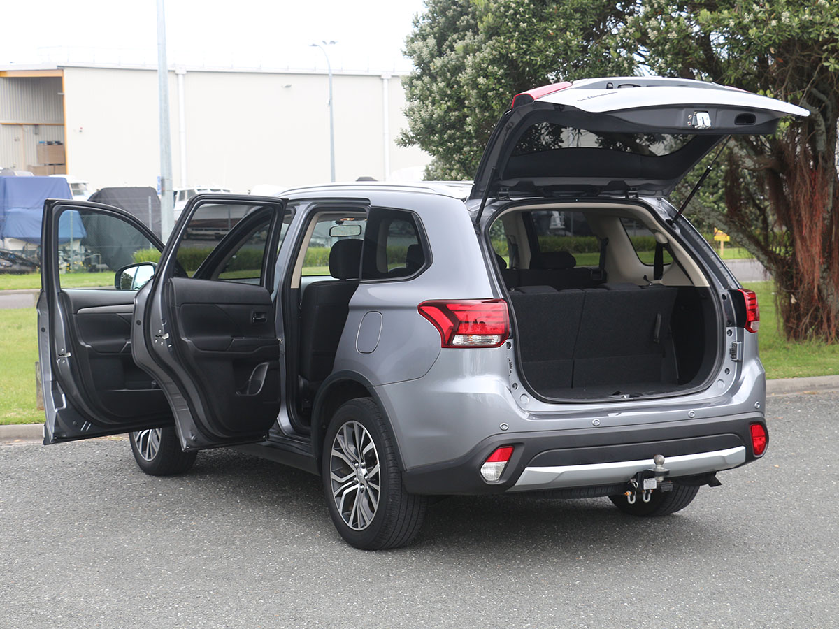 2017 Mitsubishi Outlander LS 2.4L Petrol 4wd 7 Seater Automatic