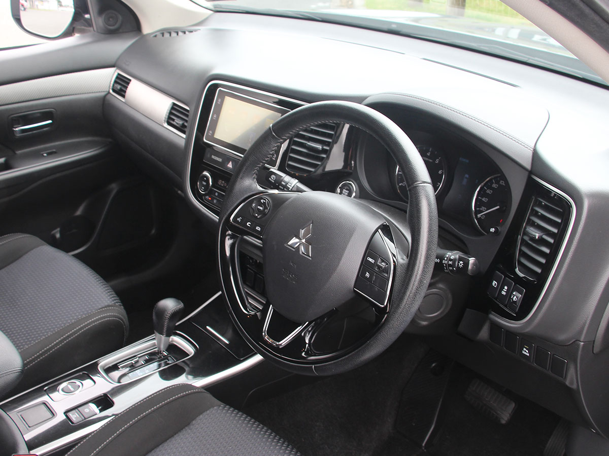 2017 Mitsubishi Outlander LS 2.4L Petrol 4wd 7 Seater Automatic