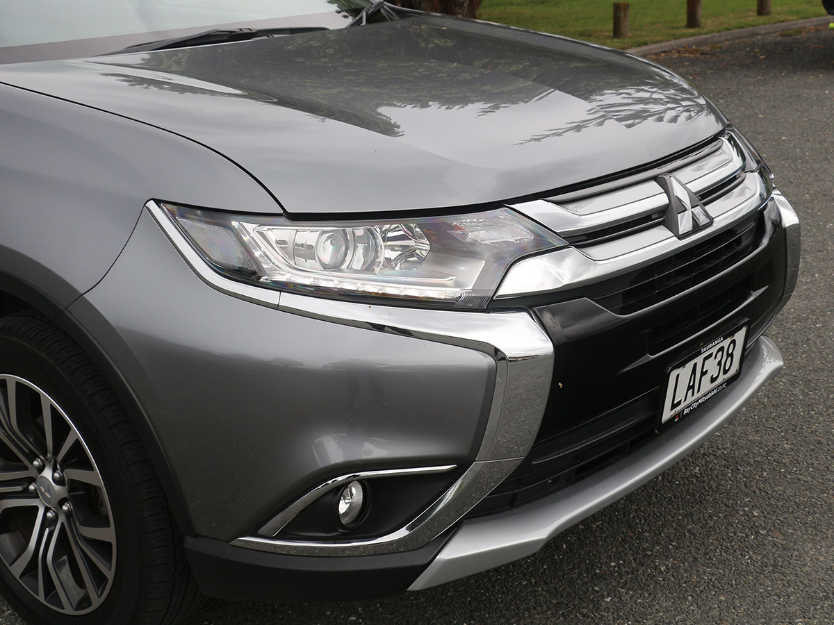 2017 Mitsubishi Outlander LS 2.4L Petrol 4wd 7 Seater Automatic