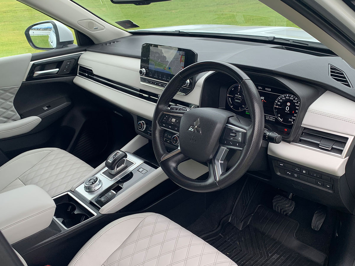 2022 Mitsubishi Outlander PHEV VRX