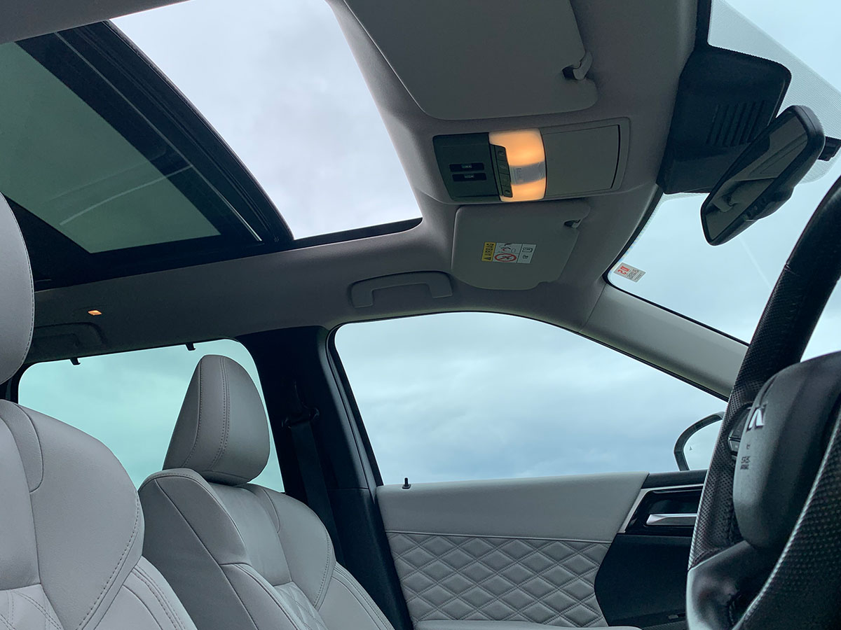 2022 Mitsubishi Outlander PHEV VRX