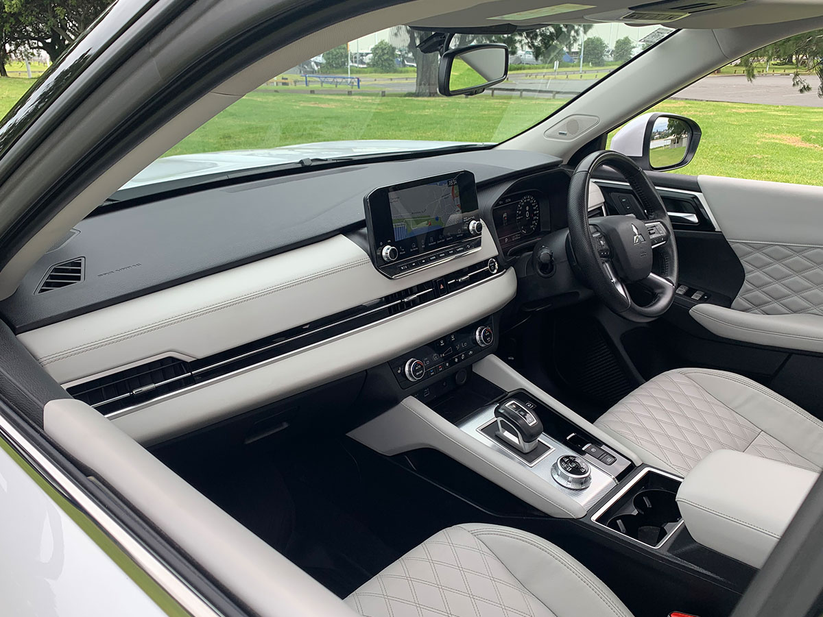 2022 Mitsubishi Outlander PHEV VRX