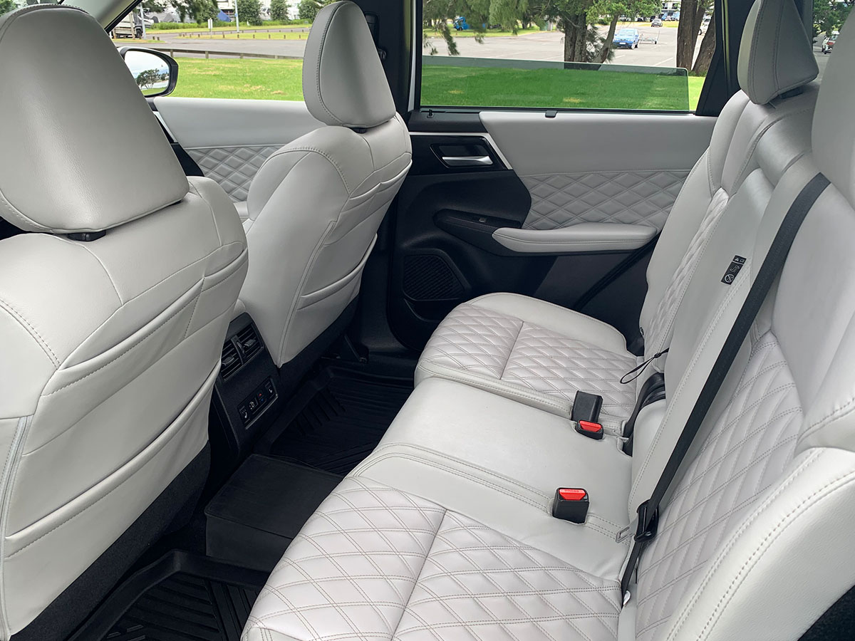 2022 Mitsubishi Outlander PHEV VRX