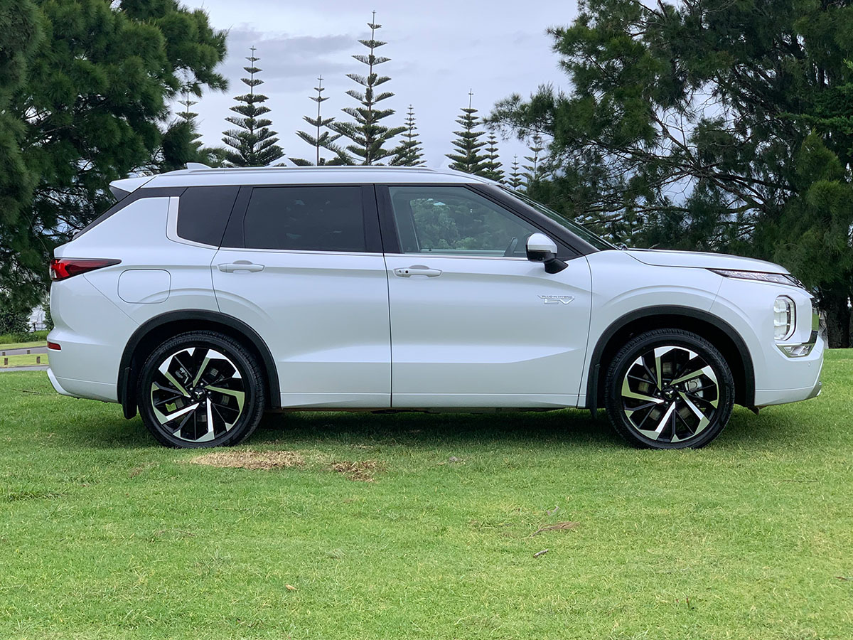 2022 Mitsubishi Outlander PHEV VRX