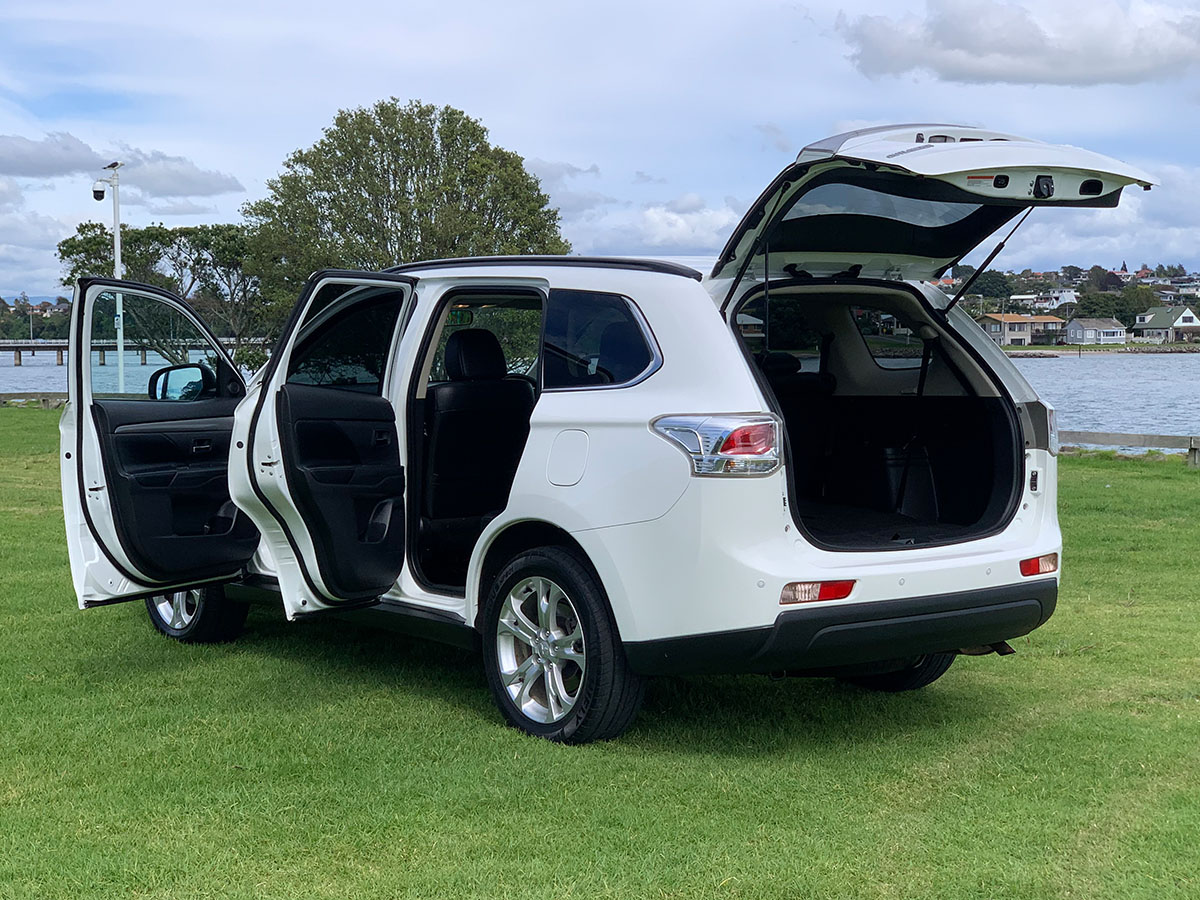 2014 Mitsubishi Outlander 2.4L Petrol VRX 4WD 7 Seater