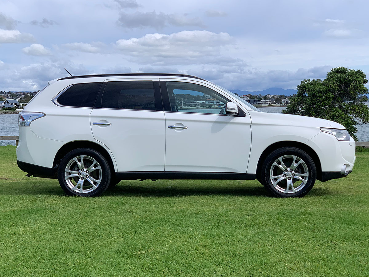 2014 Mitsubishi Outlander 2.4L Petrol VRX 4WD 7 Seater