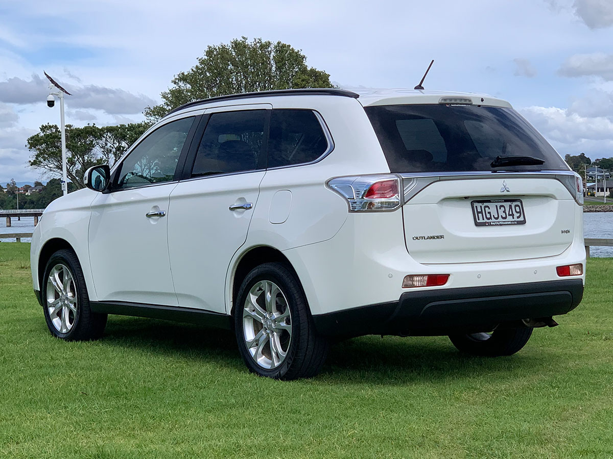 2014 Mitsubishi Outlander 2.4L Petrol VRX 4WD 7 Seater