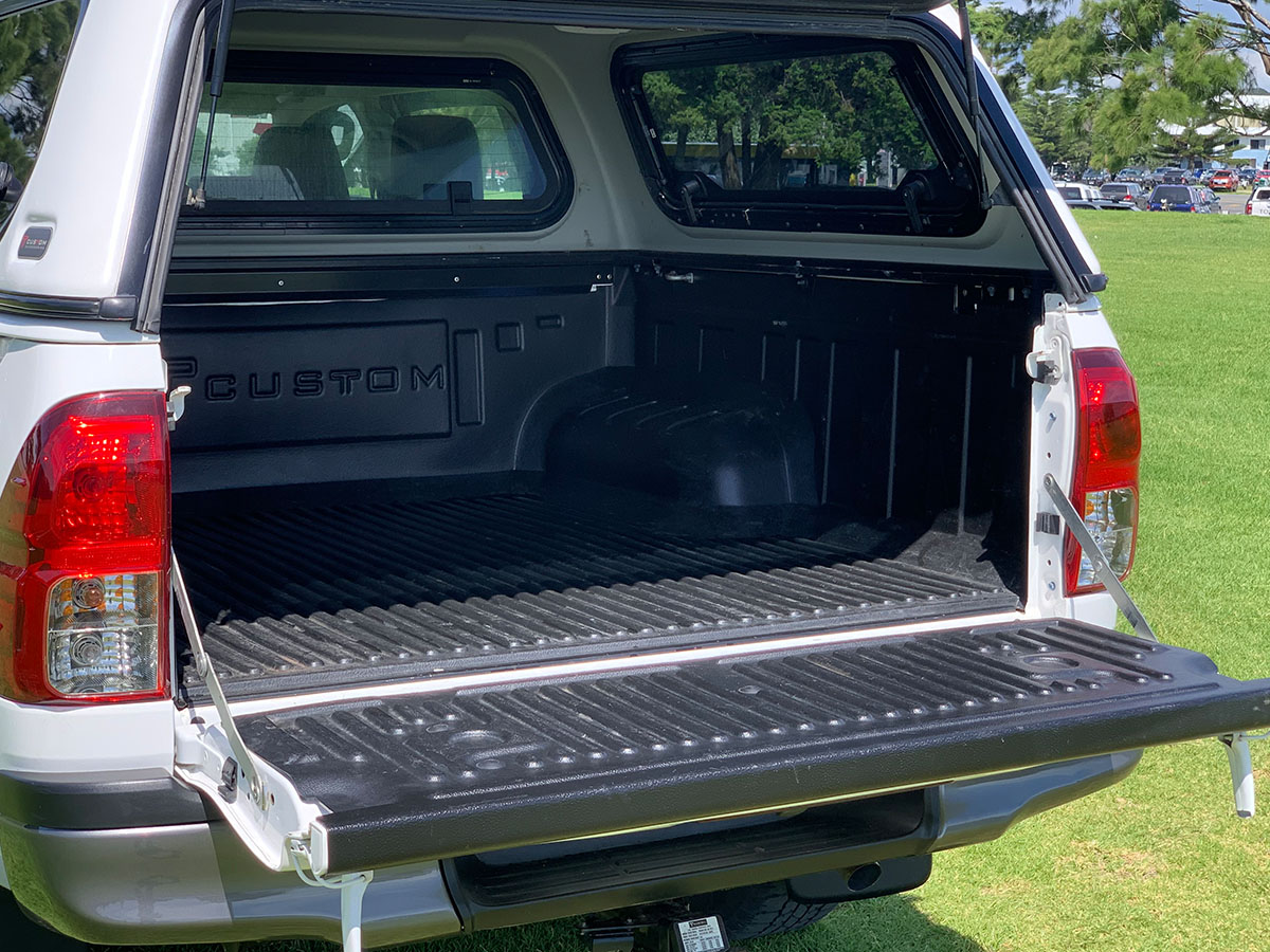 2017 Toyota Hilux SR 2.8L Diesel 4WD 6 Gear Auto