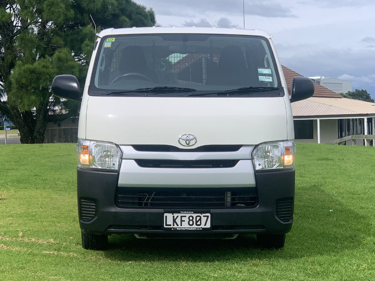 2018 Toyota Hiace ZL 3.0L Turbo Diesel Auto