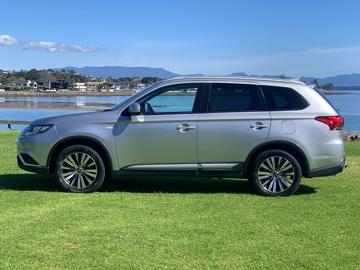 2019 Mitsubishi Outlander LS 4WD 2.4L Petrol 7 Seater Automatic