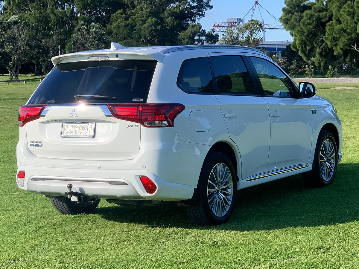 2021 Mitsubishi Outlander PHEV XLS 4WD