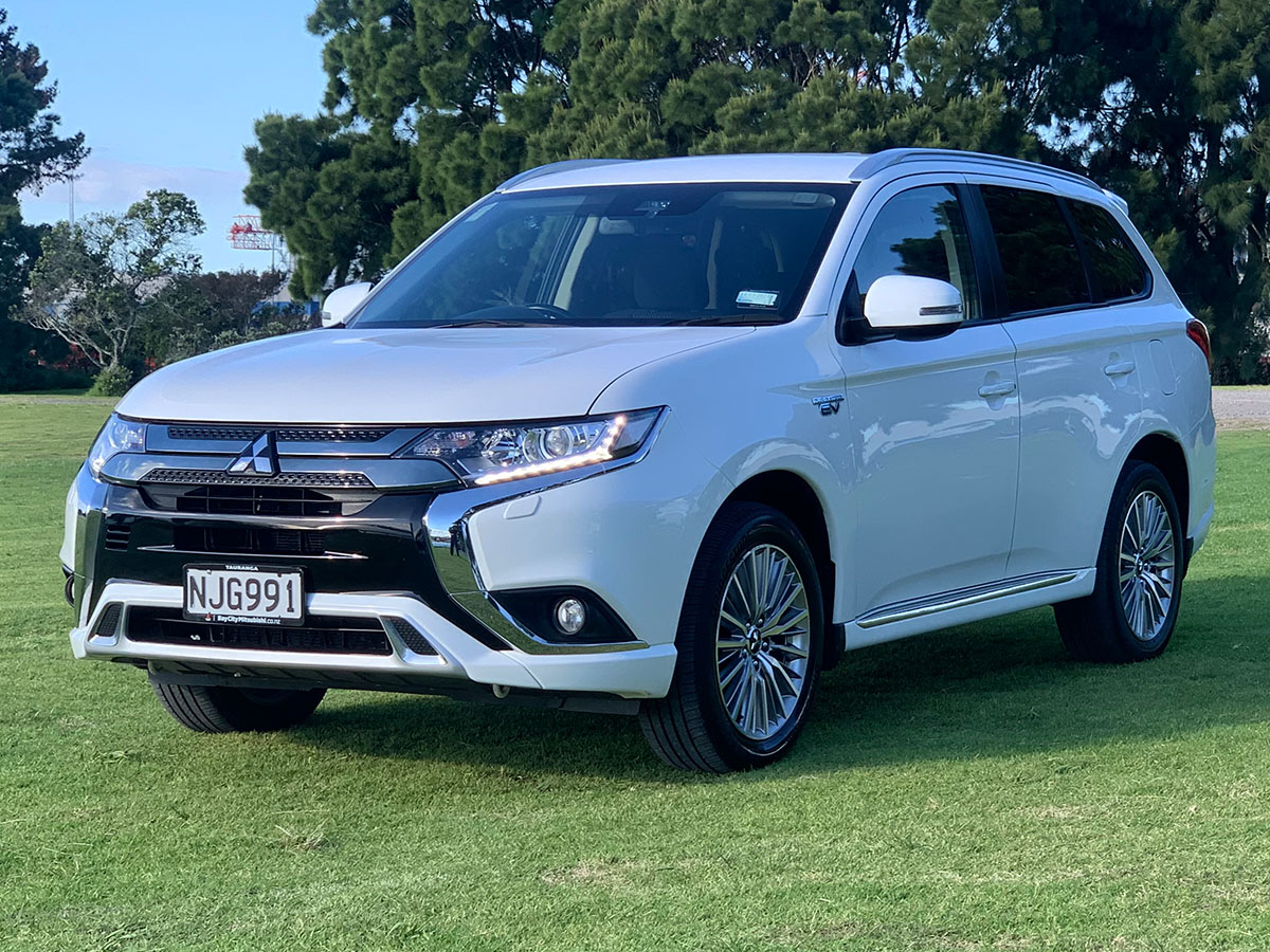 2021 Mitsubishi Outlander PHEV XLS 4WD