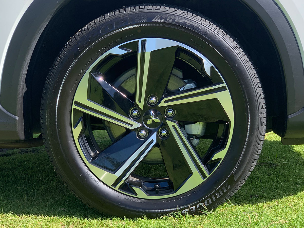 2022 Mitsubishi Eclipse Cross PHEV XLS