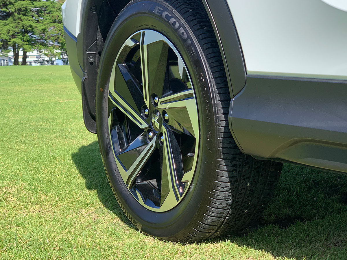 2022 Mitsubishi Eclipse Cross PHEV XLS