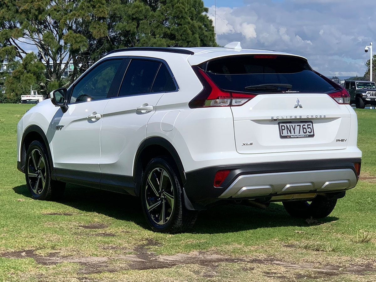 2022 Mitsubishi Eclipse Cross PHEV XLS