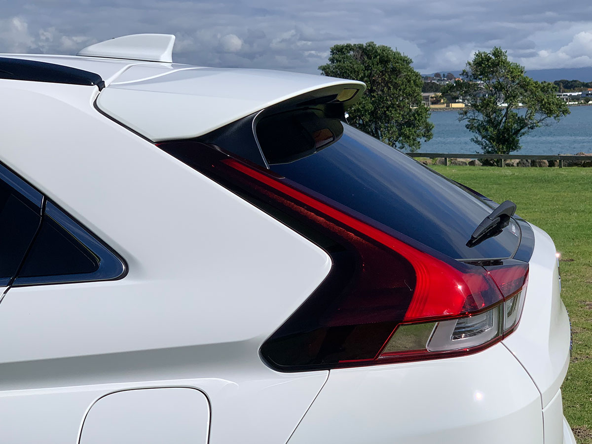 2022 Mitsubishi Eclipse Cross PHEV XLS