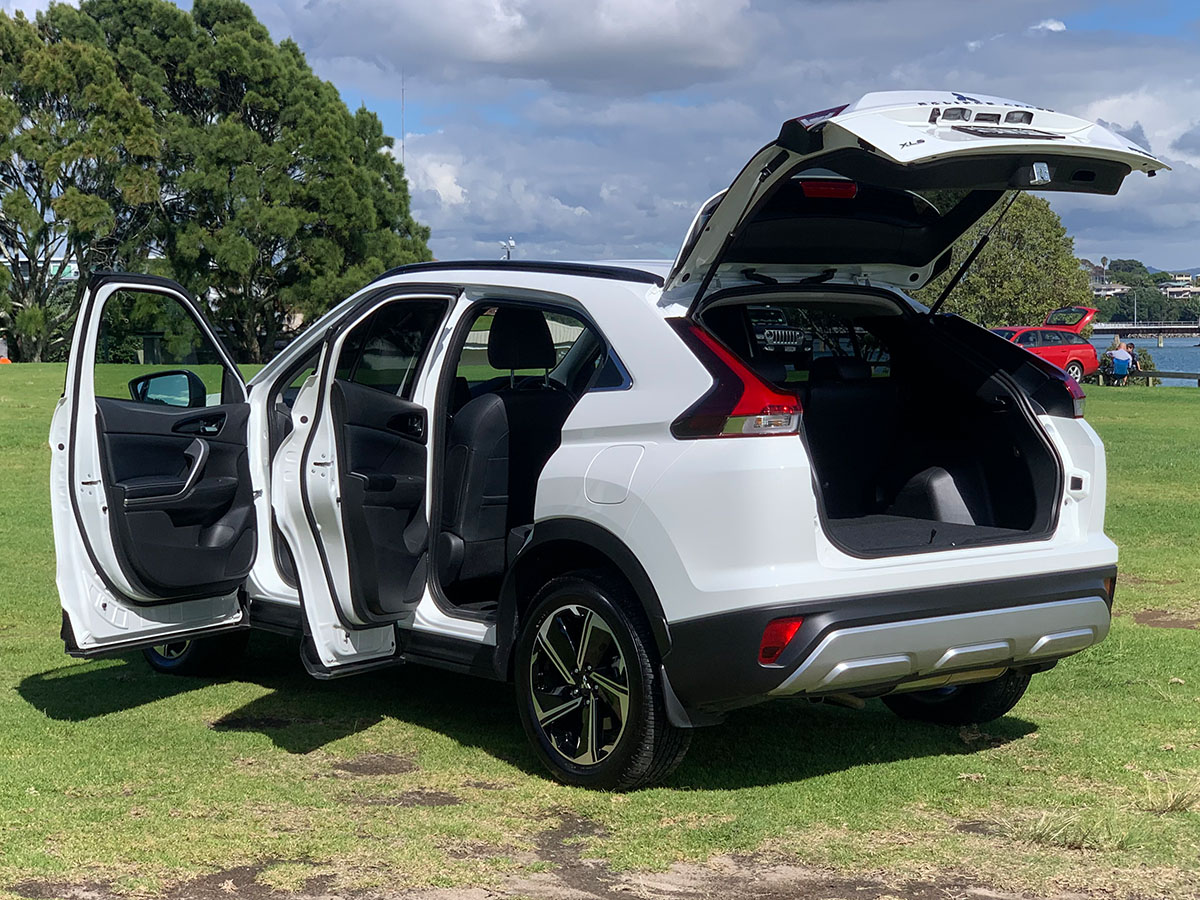 2022 Mitsubishi Eclipse Cross PHEV XLS