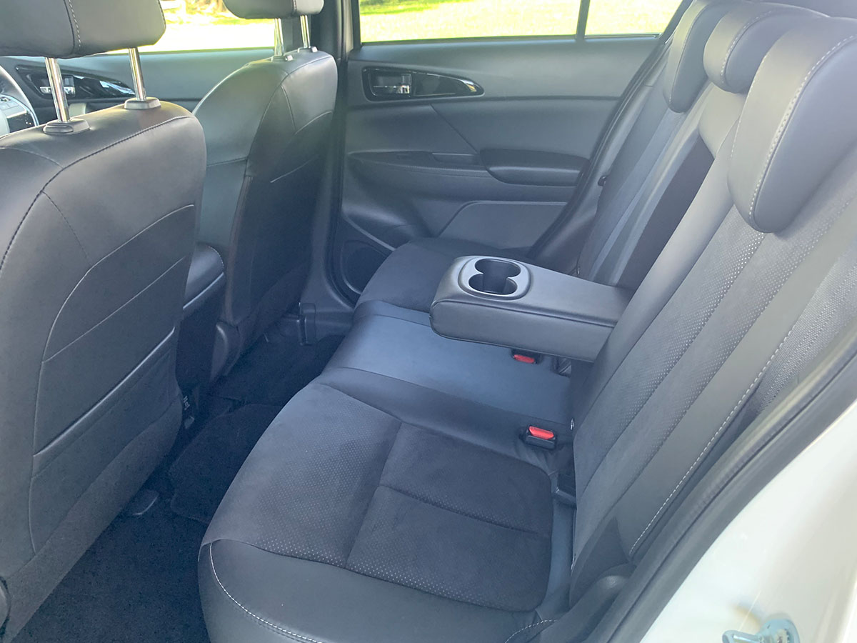 2022 Mitsubishi Eclipse Cross PHEV XLS