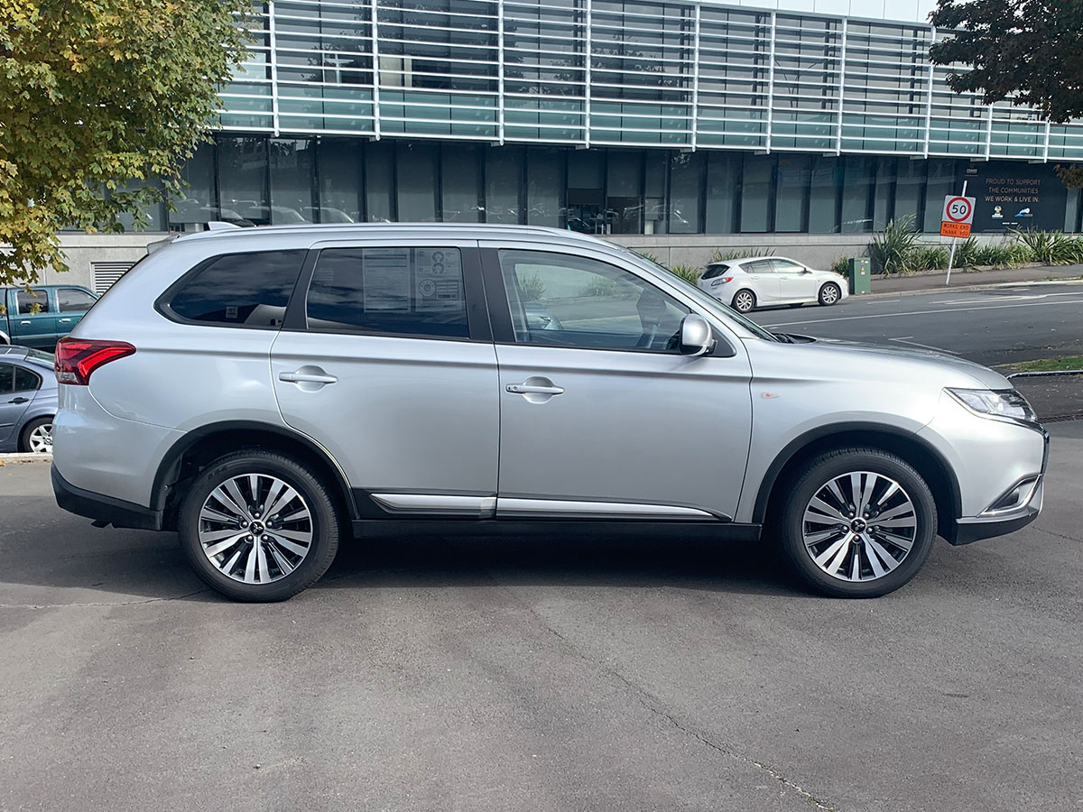 2022 Mitsubishi Outlander LS 2.4L Petrol 7 Seater
