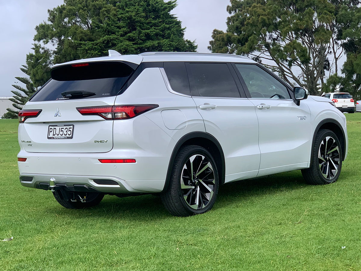 2022 Mitsubishi Outlander PHEV VRX