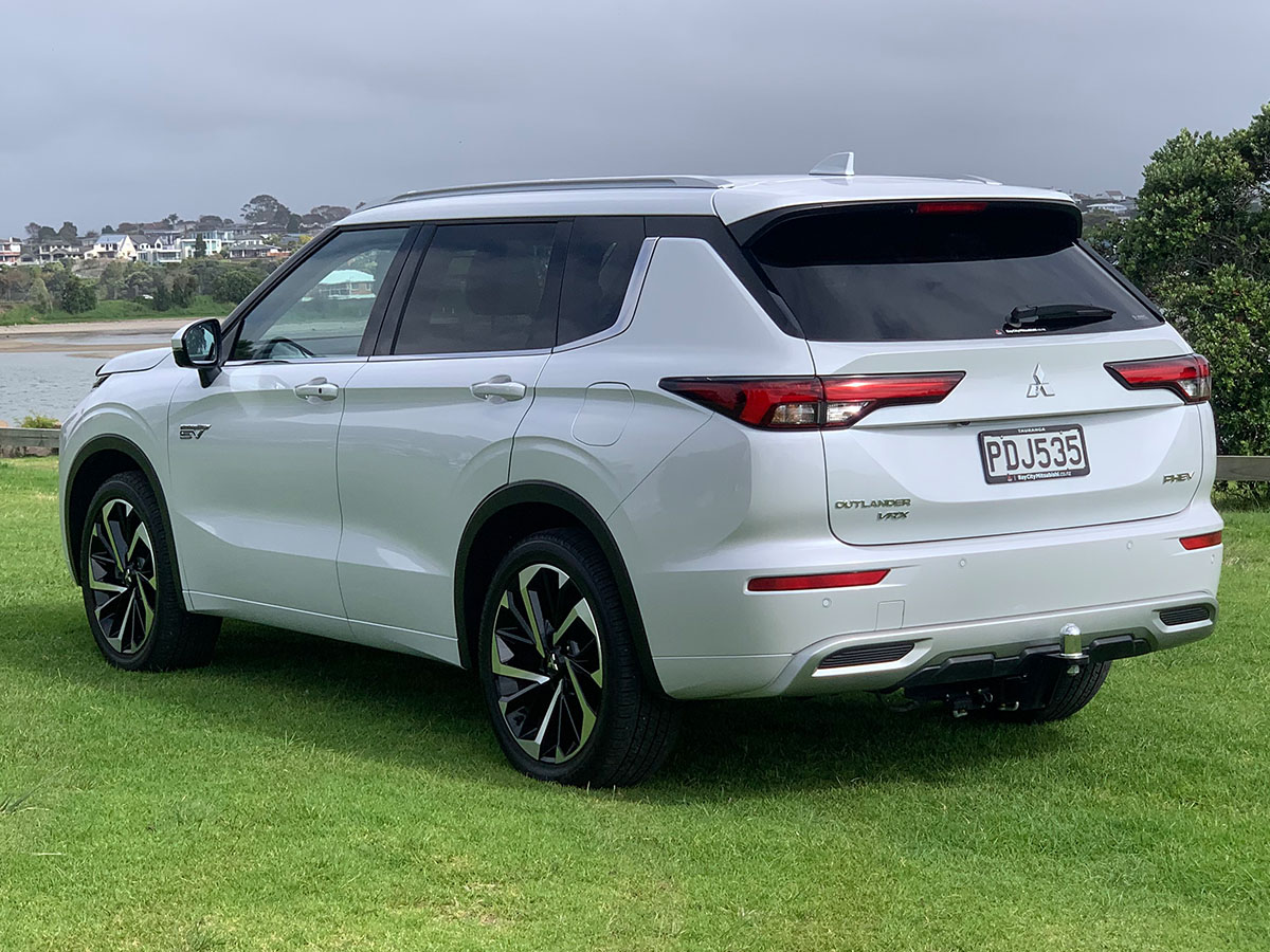 2022 Mitsubishi Outlander PHEV VRX