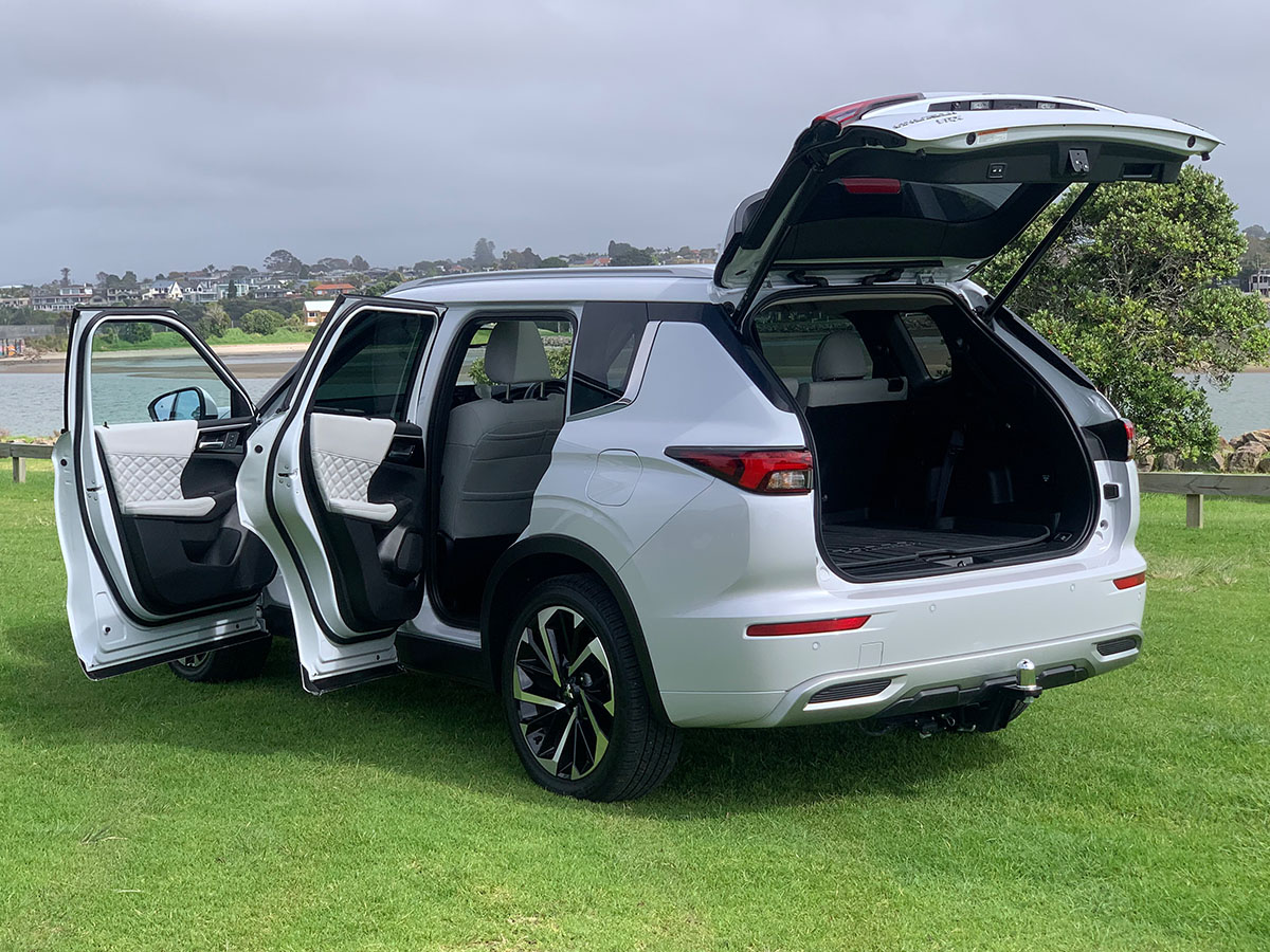 2022 Mitsubishi Outlander PHEV VRX