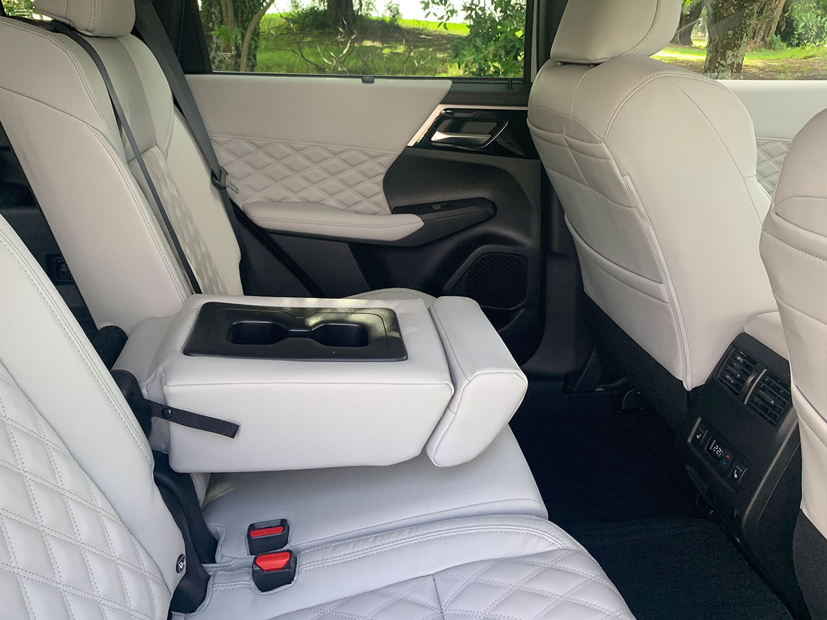 2022 Mitsubishi Outlander PHEV VRX