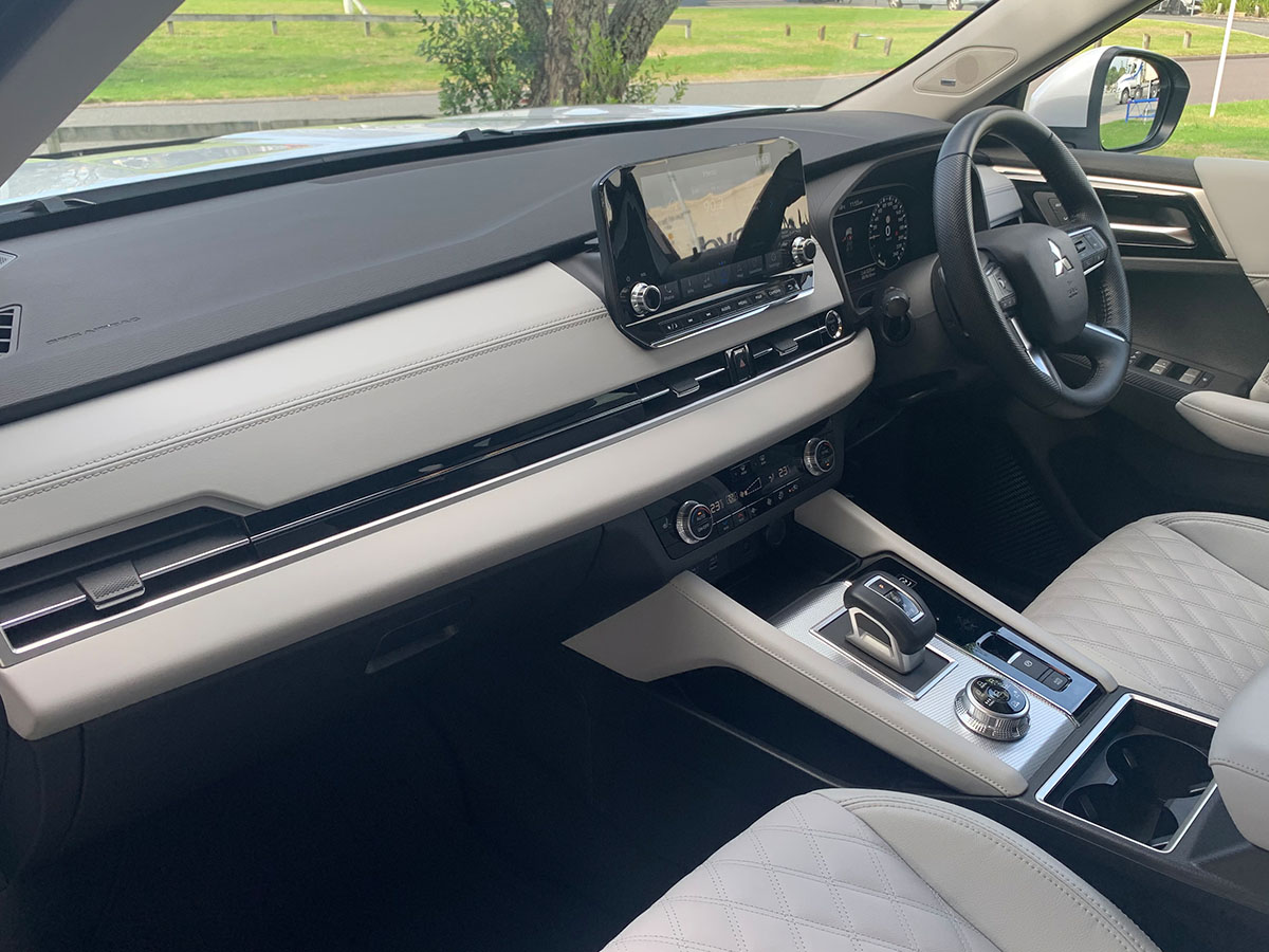 2022 Mitsubishi Outlander PHEV VRX