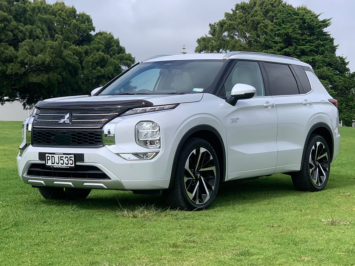 2022 Mitsubishi Outlander PHEV VRX