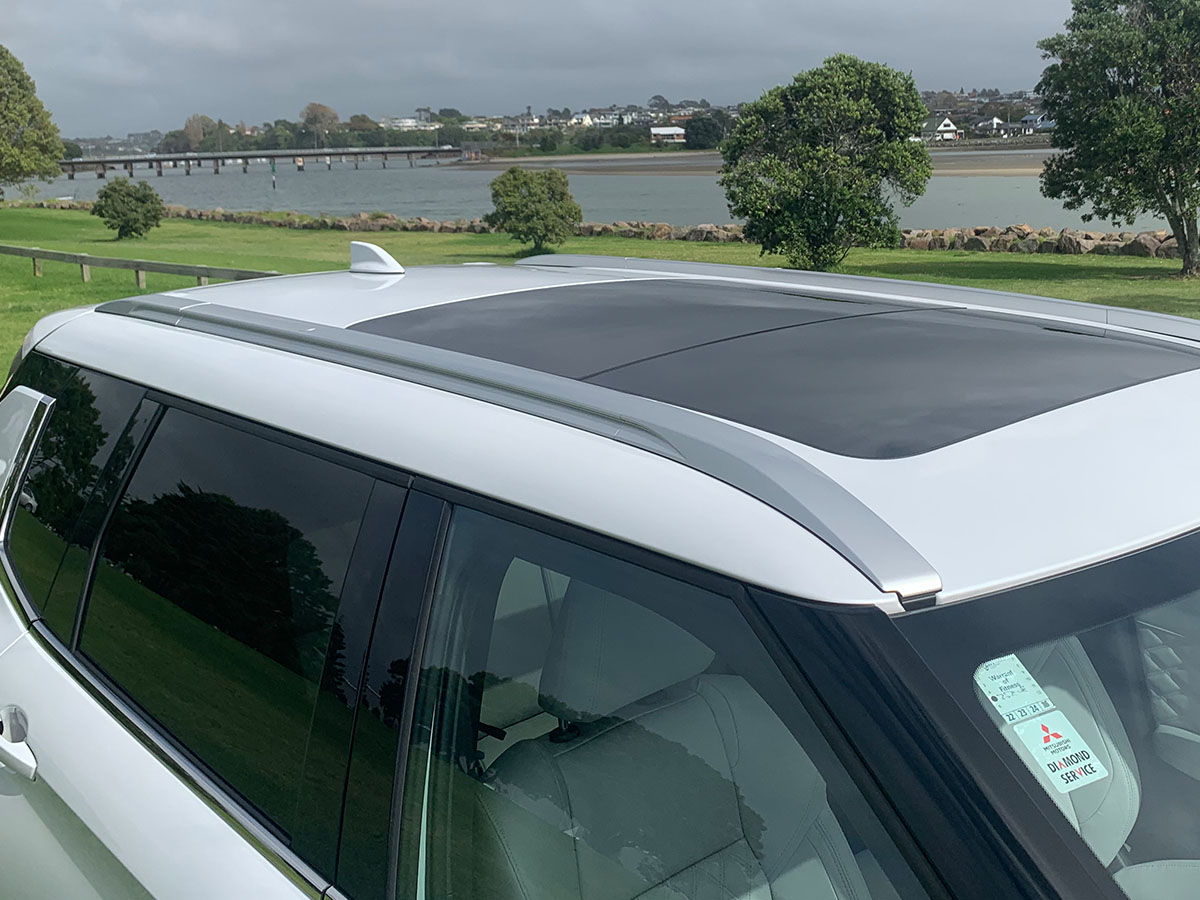 2022 Mitsubishi Outlander PHEV VRX