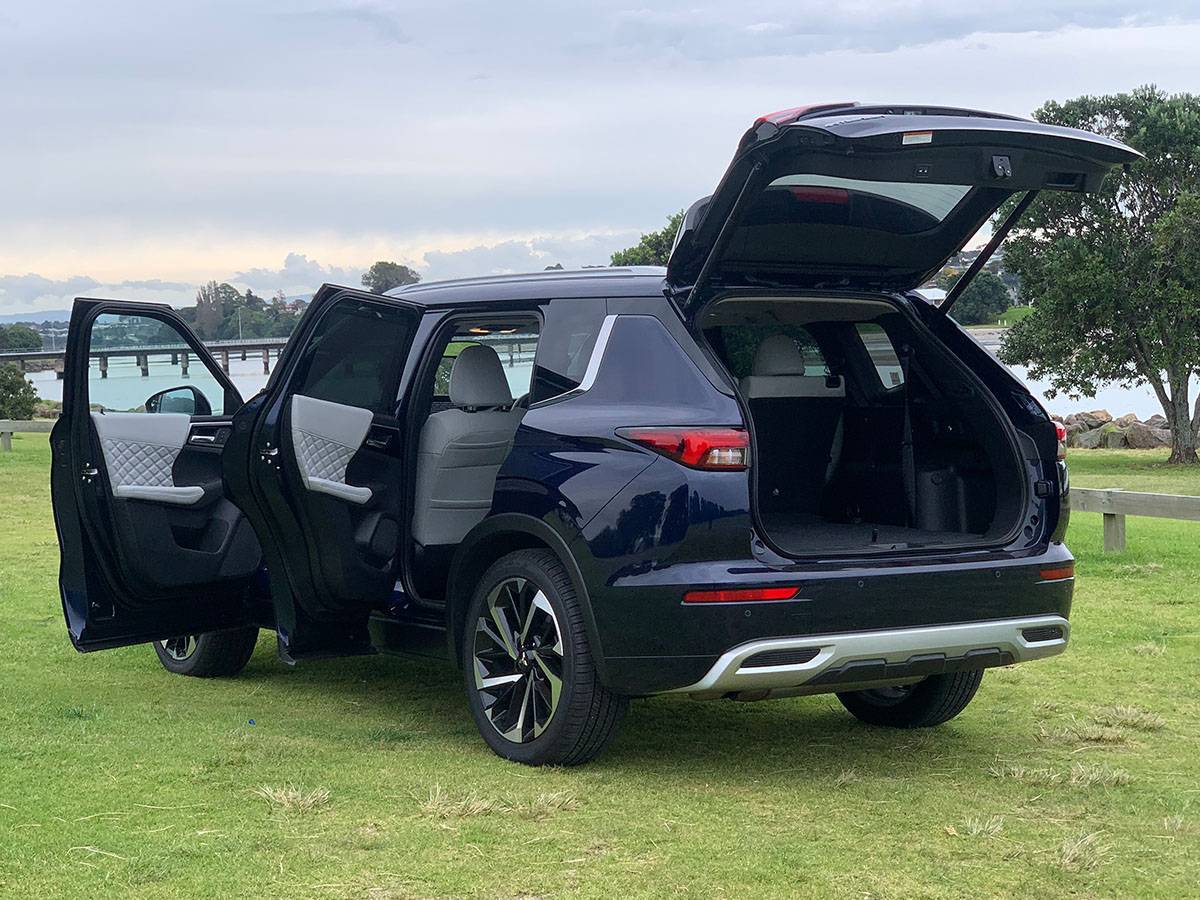 2022 Mitsubishi Outlander VRX 2.5L 4WD 7 Seater Grey Leather