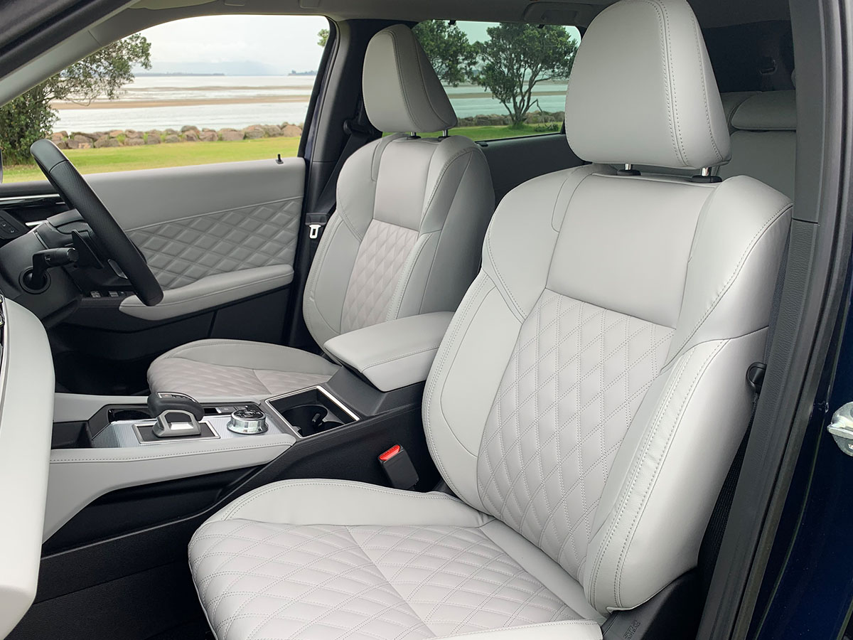 2022 Mitsubishi Outlander VRX 2.5L 4WD 7 Seater Grey Leather