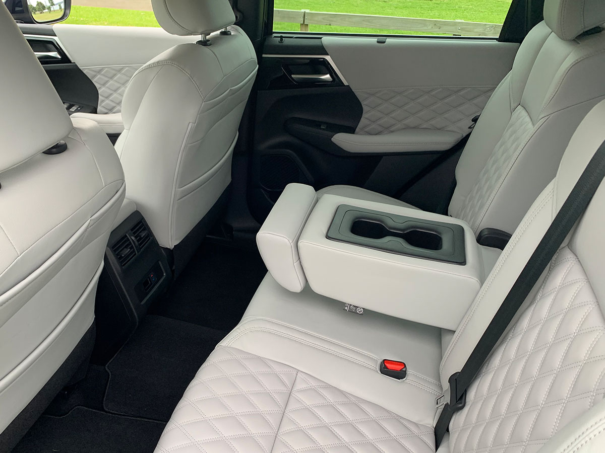 2022 Mitsubishi Outlander VRX 2.5L 4WD 7 Seater Grey Leather