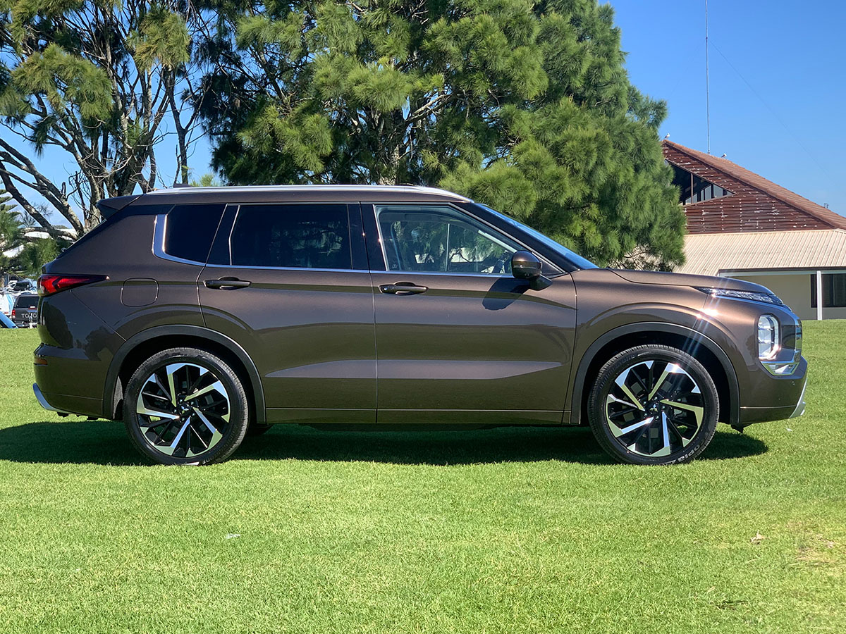 2022 Mitsubishi Outlander VRX 2.5L 4WD 7 Seater CVT Auto