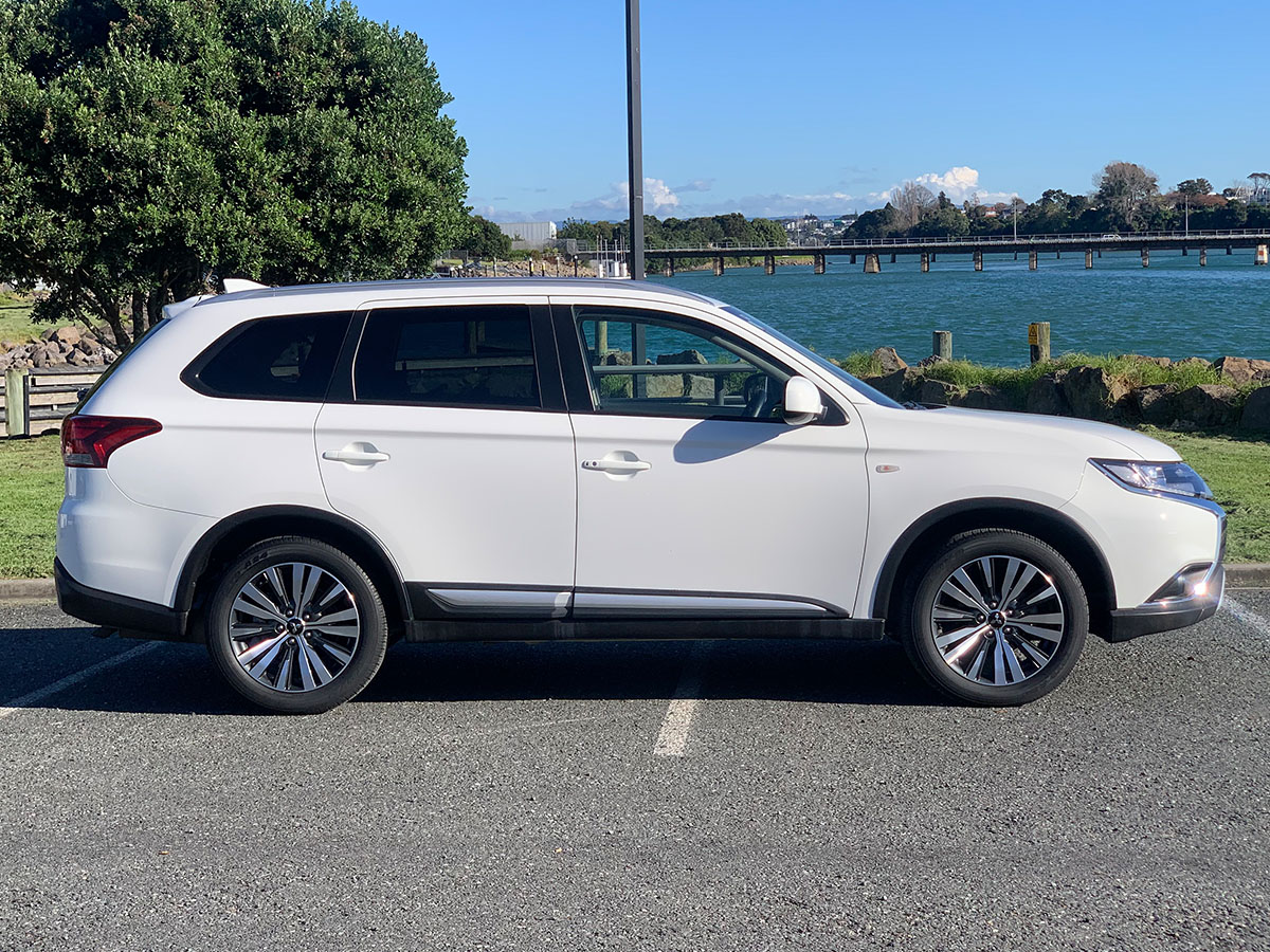 2021 Mitsubishi Outlander LS 2.4L Petrol 7 Seater Automatic