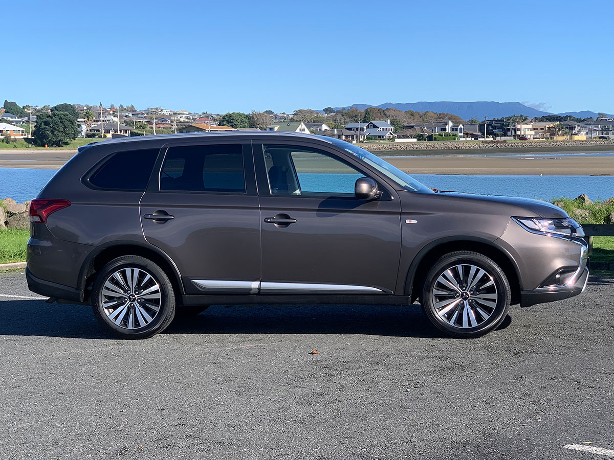 2021 Mitsubishi Outlander LS 2.4L Petrol 7 Seater Automatic