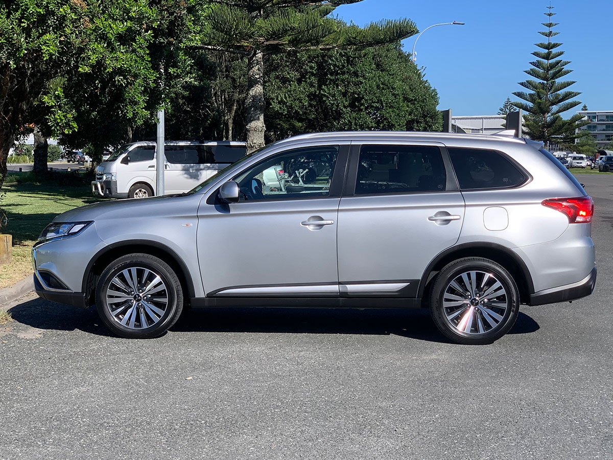 2021 Mitsubishi Outlander LS 2.4L Petrol 7 Seater Automatic