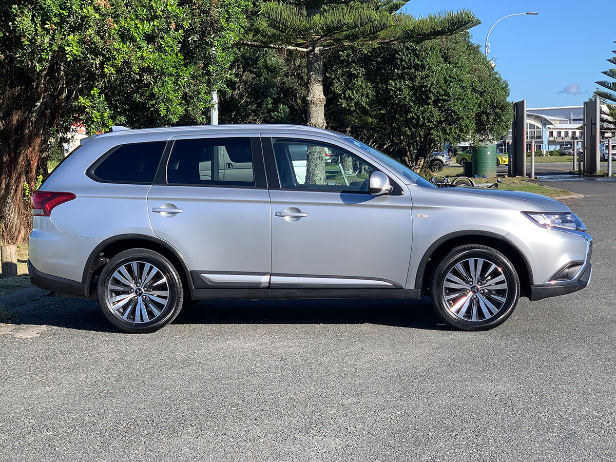 2021 Mitsubishi Outlander LS 2.4L Petrol 7 Seater Automatic
