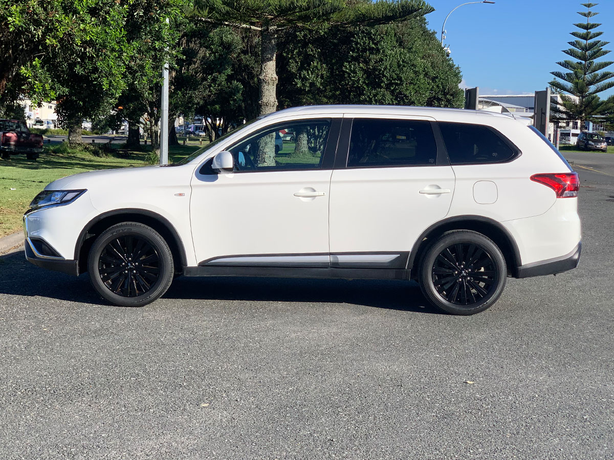 2021 Mitsubishi Outlander LS 2.4L Petrol 7 Seater Automatic