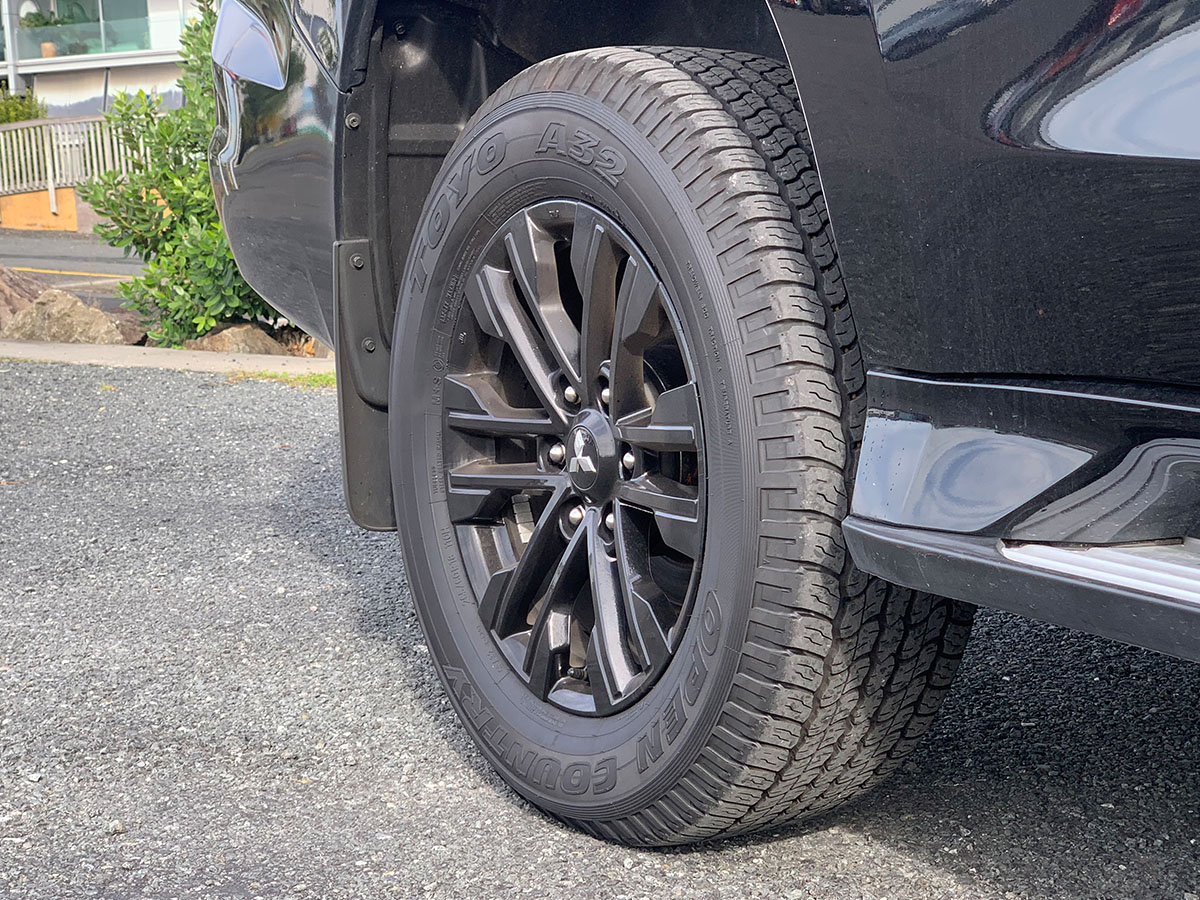 2023 Mitsubishi Pajero Sport VRX Black Edition