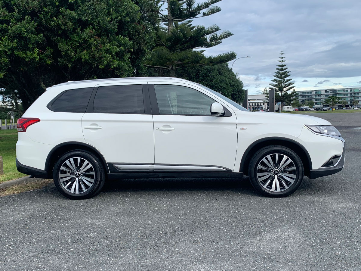 2021 Mitsubishi Outlander LS 2.4L Petrol 7 Seater Automatic