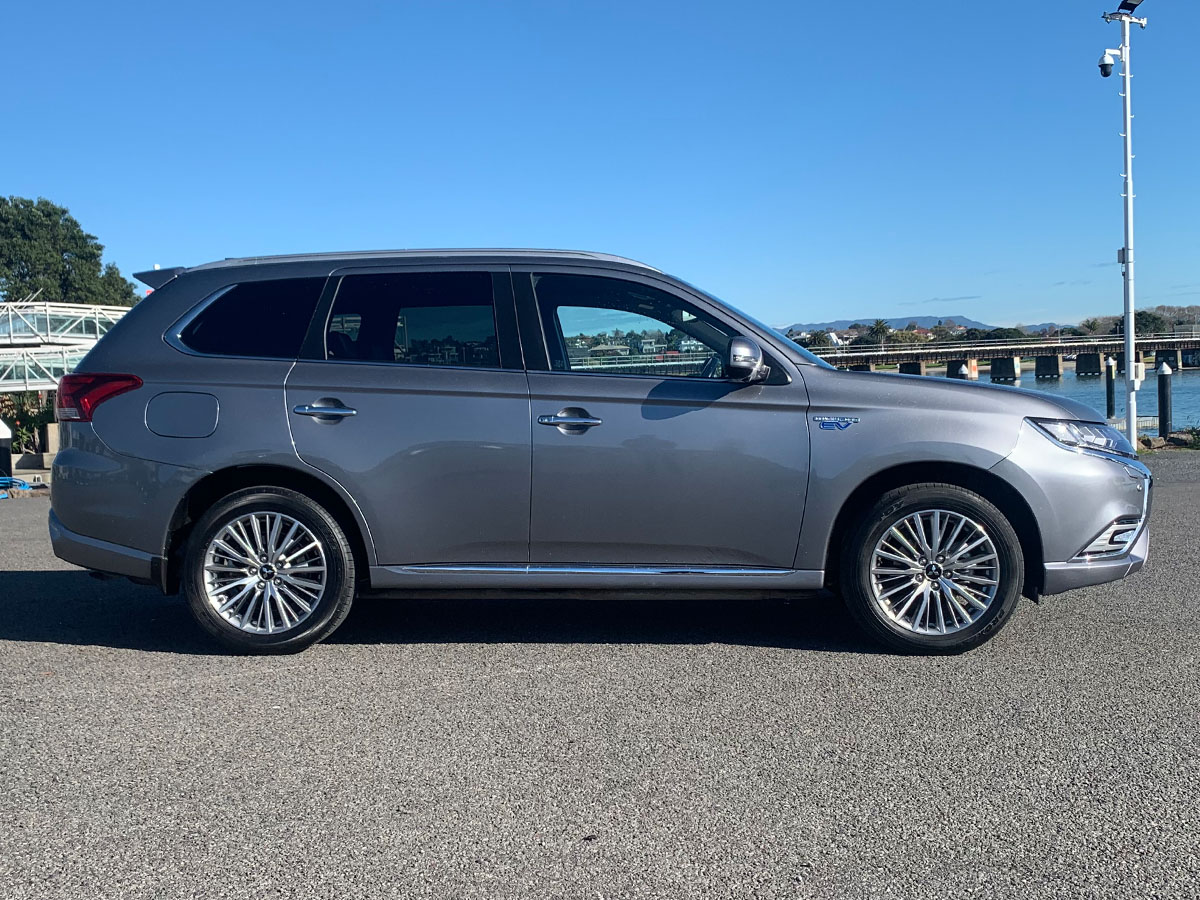 2021 Mitsubishi Outlander VRX PHEV 4WD
