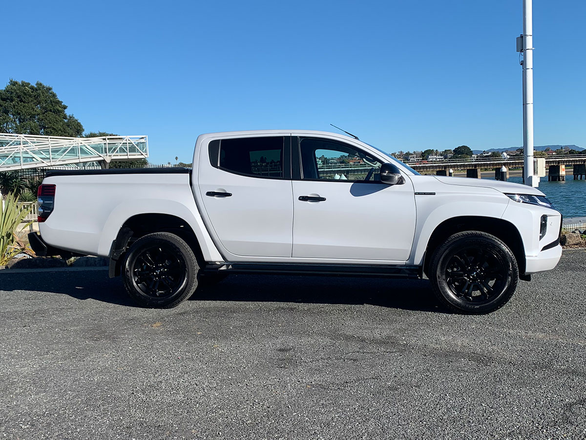 2021 Mitsubishi Triton GLSB 4WD 2.4L Diesel Turbo 6 Speed Auto