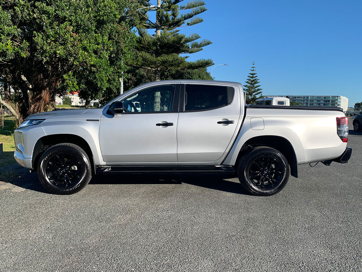 2022 Mitsubishi Triton GLSB 4WD 2.4L Diesel Turbo 6 Speed Auto