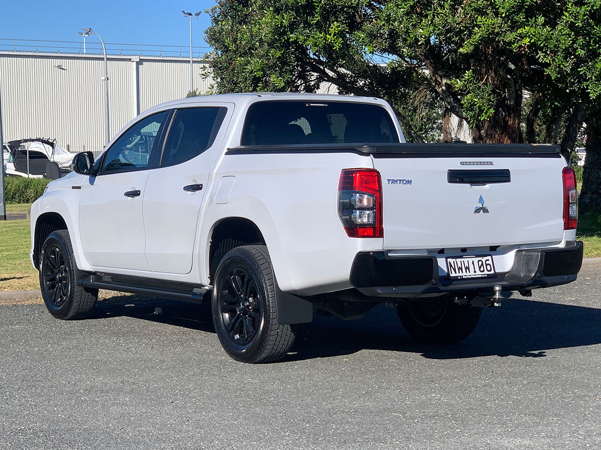 2022 Mitsubishi Triton GLSB 4WD 2.4L Diesel Turbo 6 Speed Auto